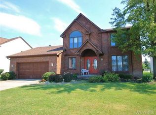 21 Red Maple Ct, Amherst, NY 14228