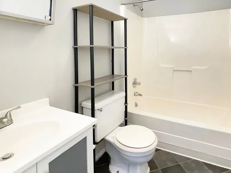 1701 E 14th St #4 — Photo 16