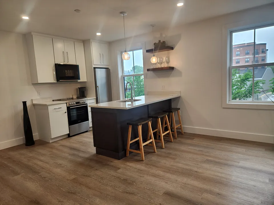 238 Deer St #204