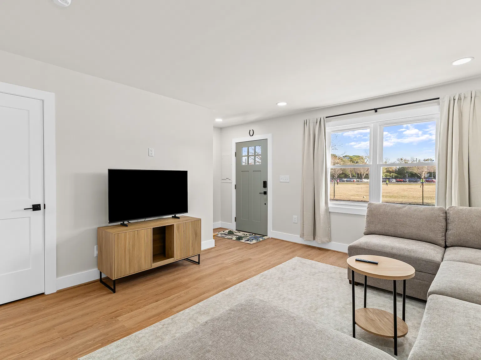 4 bed, 1254 sqft, $3,250 — Photo 4