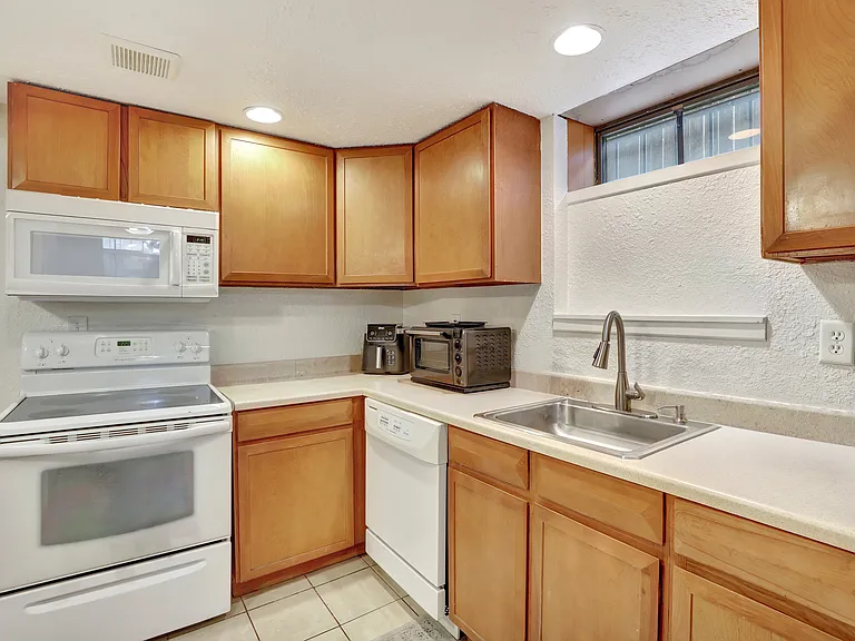 3301 Kearney St — Photo 10