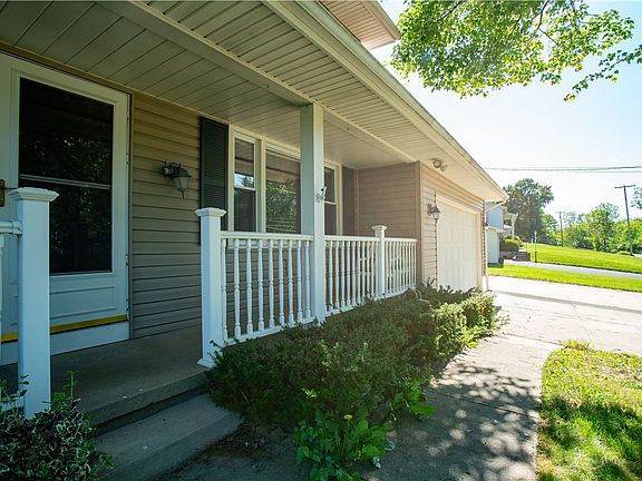 3rd image of 1016 Lakeview Dr