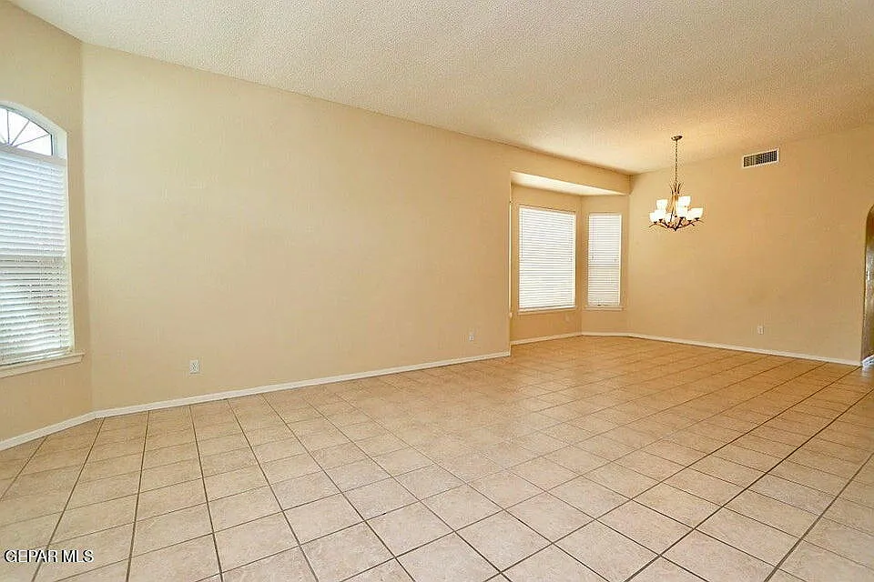 4 bed, 3.0 bath, 2606 sqft, $3,700 — Photo 4
