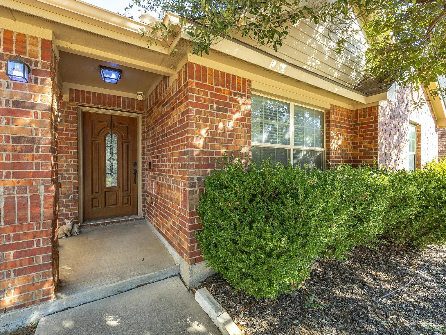 3 bed, 1378 sqft, $1,800 — Photo 2