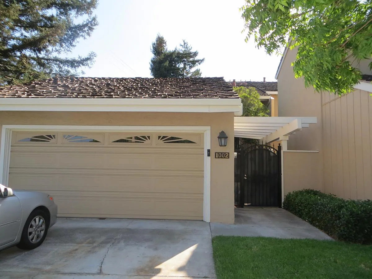 1002 Hyde Ave photo 1