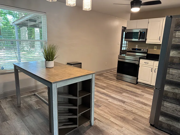 4701 Lucinda Ln — Photo 8