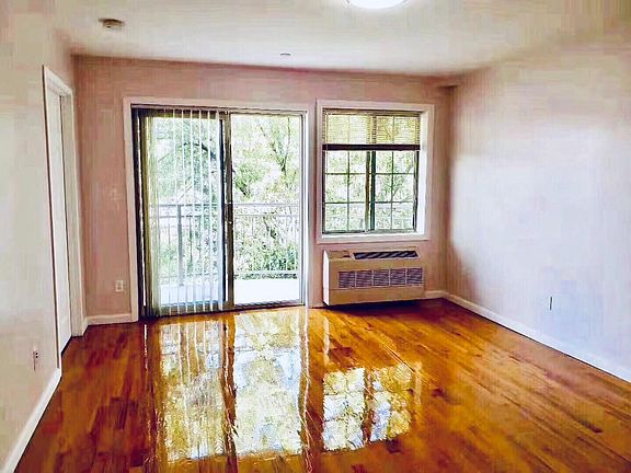 3rd image of 4207 Kissena Blvd