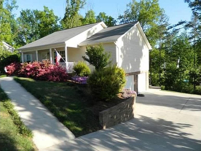1st image of 9215 Broad Leaf Ln