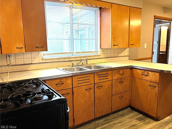 4th image of 118 Flora Dr