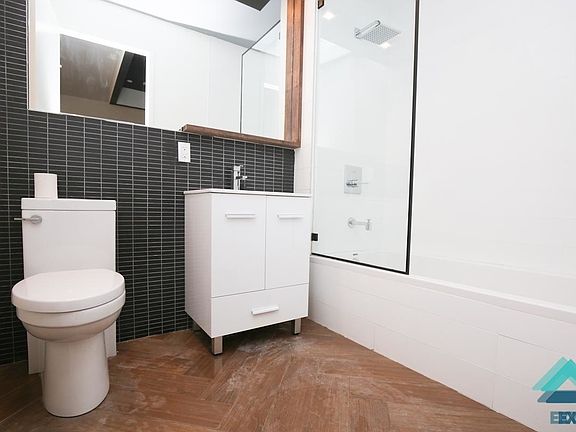 5th image of 308 Jefferson St #2FR