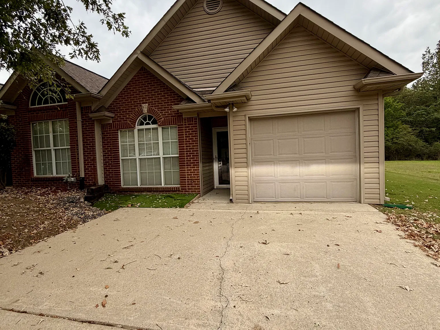2 bed, 1229 sqft, $1,600 — Photo 1