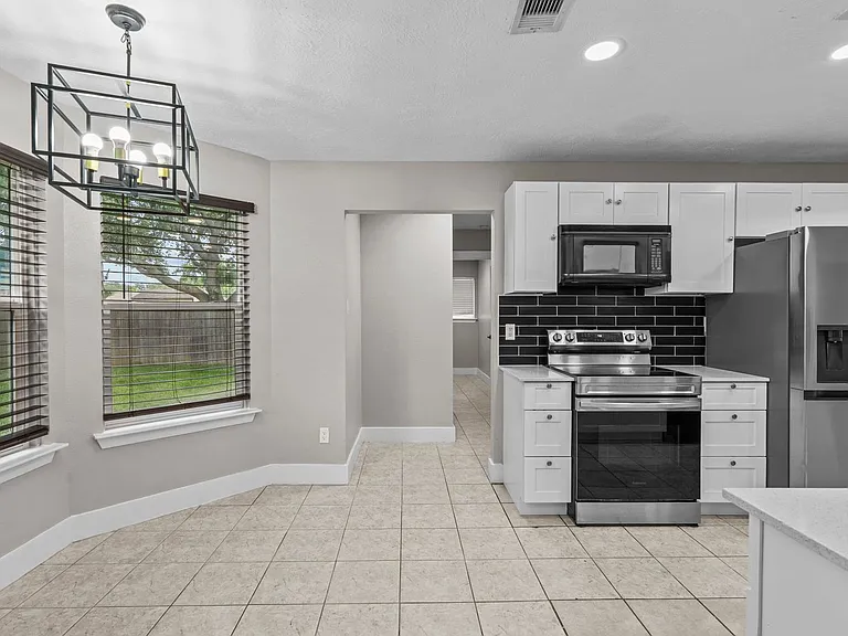 1107 Londonderry Ave — Photo 11