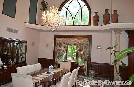 DINING ROOM
						:
						2 Storey