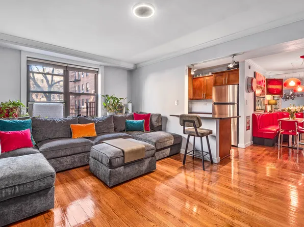245 Bennett Avenue 4F image 2 of 10
