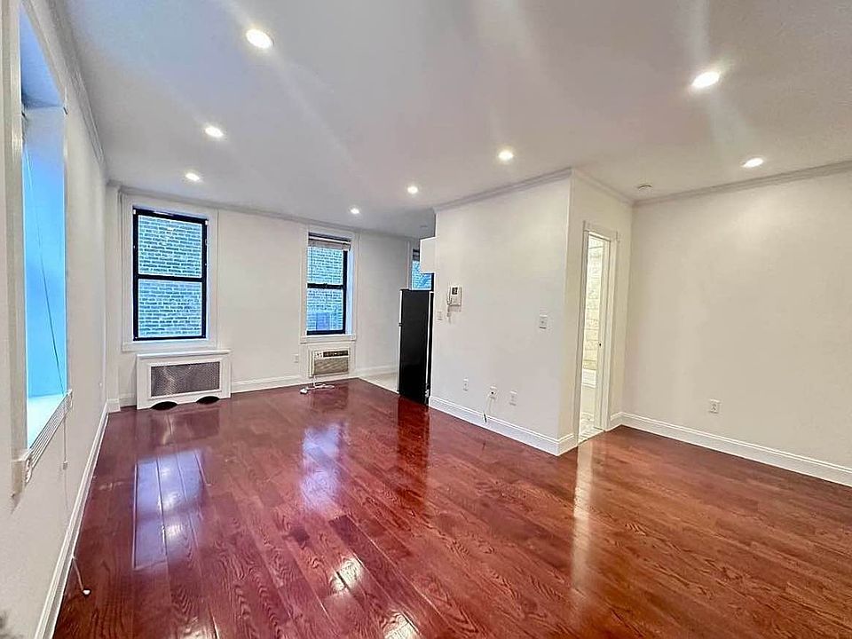 1st image of 160 E 28th St #3V