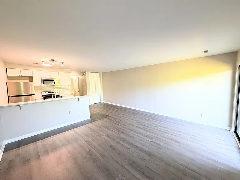 3065 Huntleigh Dr — Photo 6