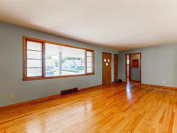 4th image of 2800 Revere Dr