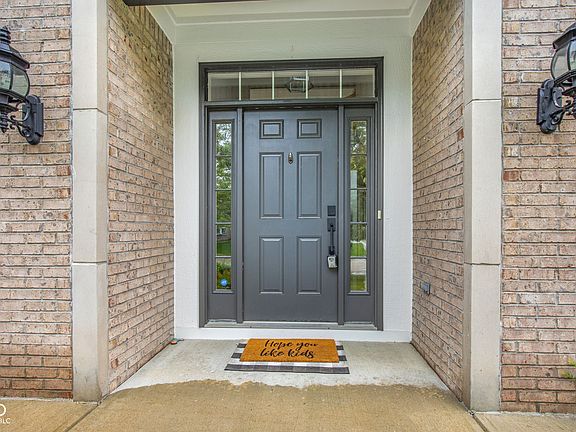 4th image of 13686 Monique Dr