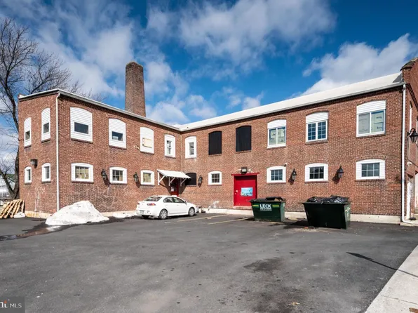 102 S Richmond St, Fleetwood, PA 19522