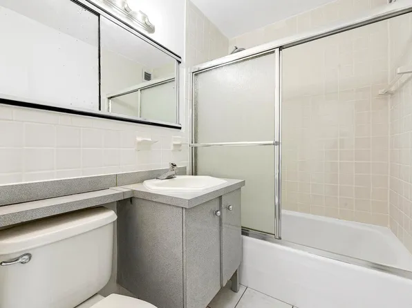 70-25 Yellowstone Boulevard image 15 of 29