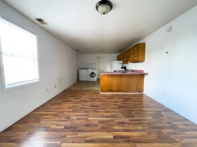 114 E 8th St — Photo 12