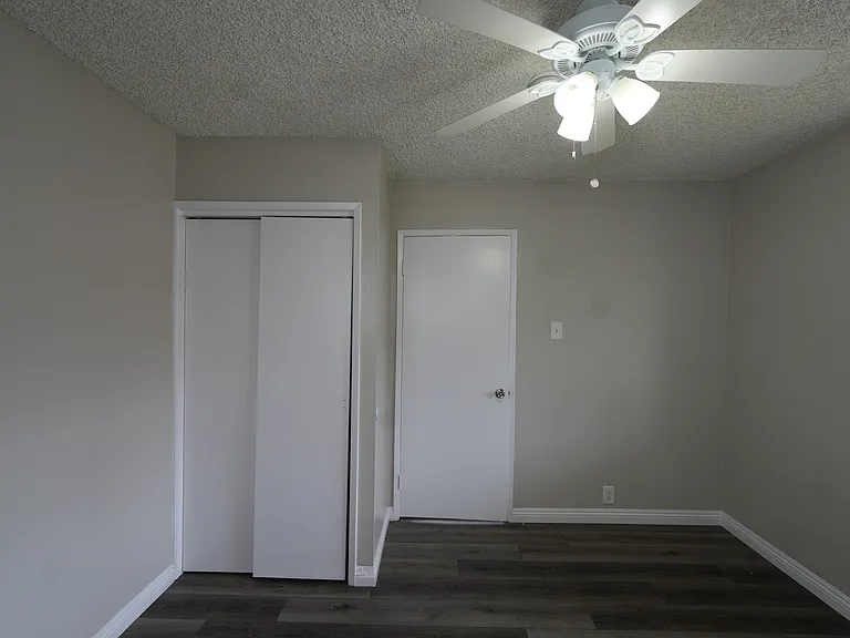 457 W Sepulveda St — Photo 18