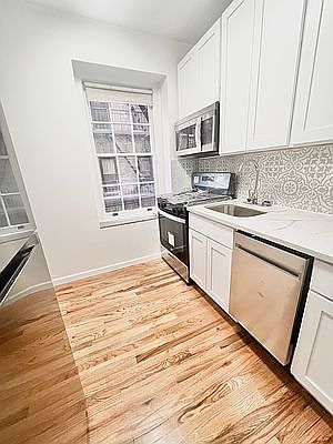3rd image of 135 W 225th St APT L