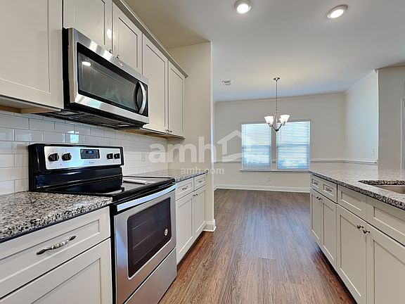 3rd image of 243 Dogwood Cir