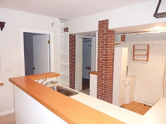 4th image of 18A Monmouth Ct #1