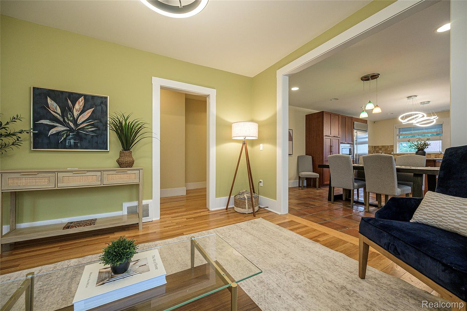 608 S West St, photo 14