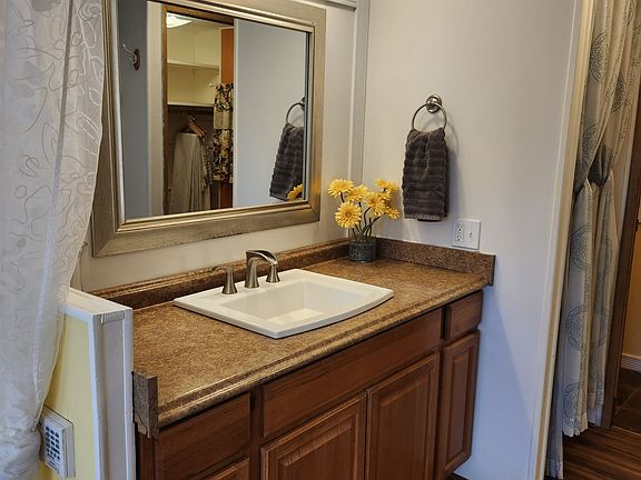 4th image of 970 Indian Creek Rd #1