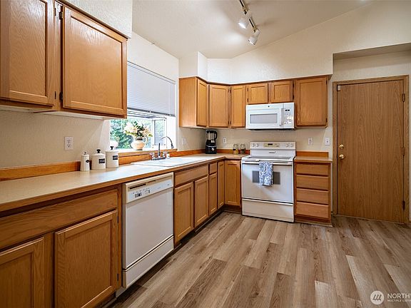 5th image of 3715 Paddington Lane SE