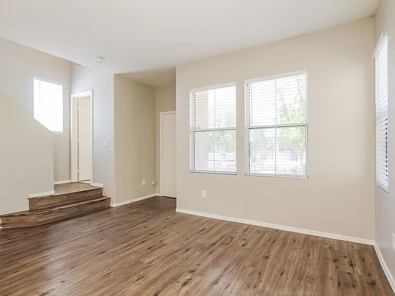 3929 W Irwin Ave — Photo 4