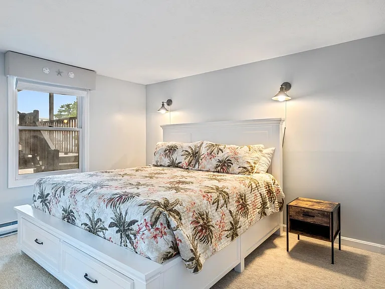 105 E Grand Ave #7 — Photo 10