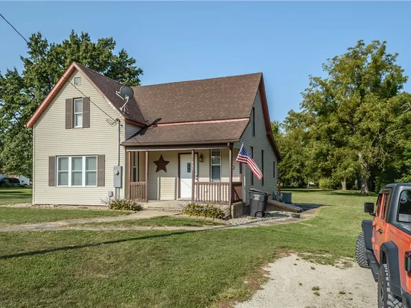 961 Elm Ave, Neoga, IL 62447