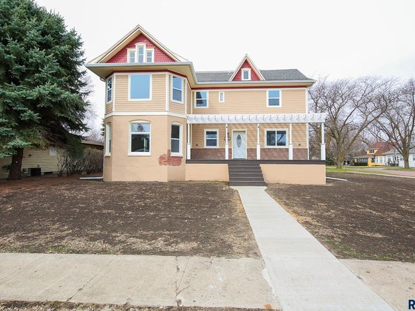 111 N 6th St, Beresford, SD 57004
