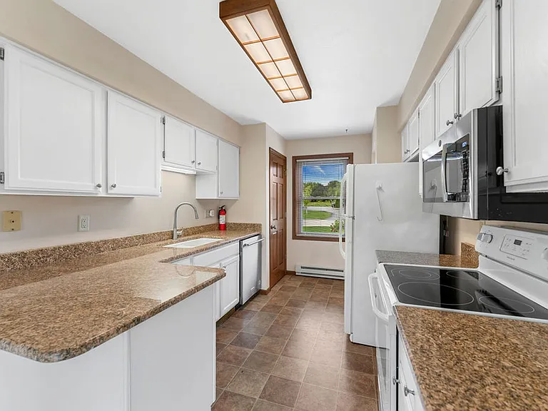 20 E Waukau Ave #1 — Photo 3
