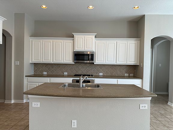 5th image of 2640 Leisure Ln