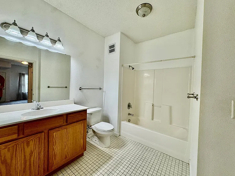 619 8th St SE #309 — Photo 16