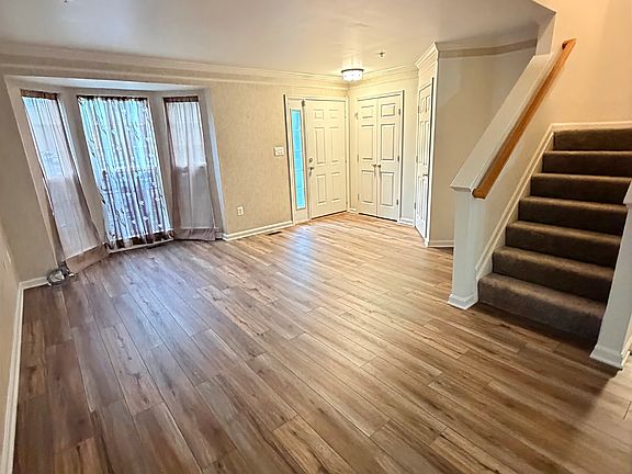 5th image of 178 Goldsborough Dr