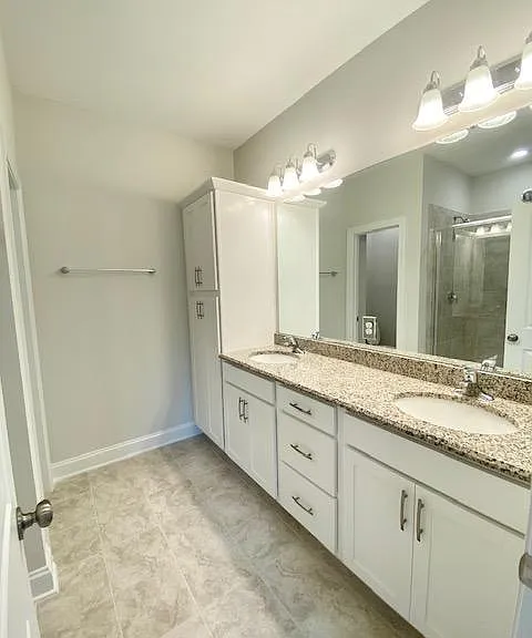 Master bedroom bathroom