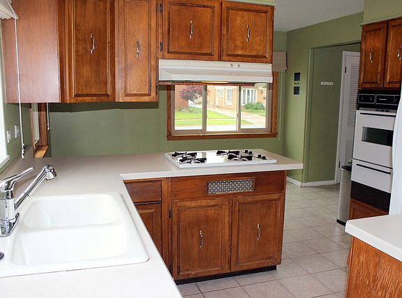 4th image of 2349 Sherwood Ave