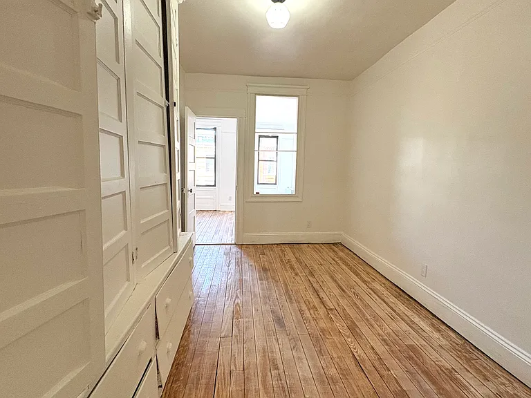1692 Gates Ave #3L — Photo 11