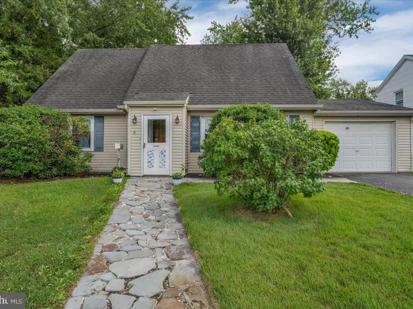 36 Messenger Ln, Willingboro, NJ 08046