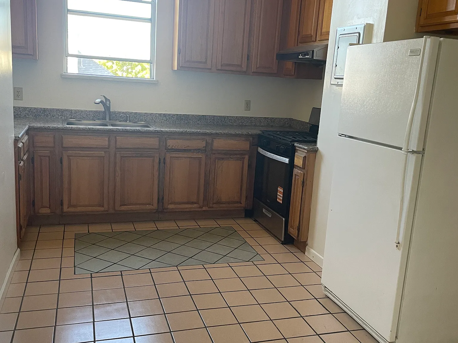 3 bed, 1300 sqft, $3,500 — Photo 4