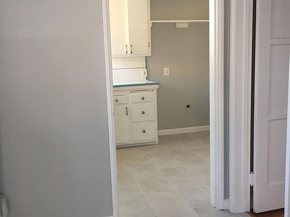 5th image of 3213 W 154th St