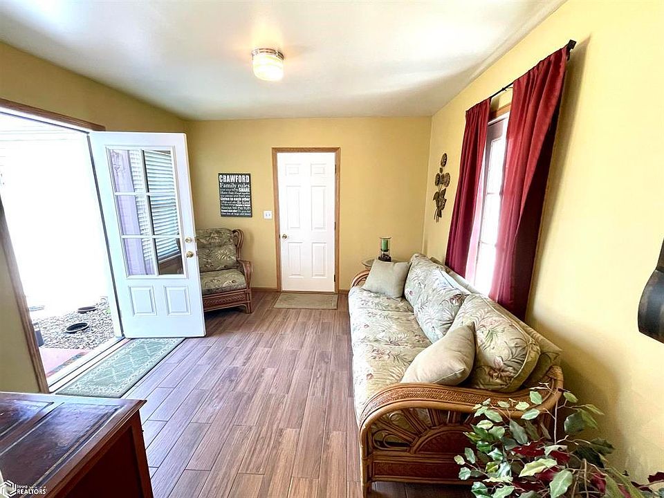 1606 Hobart St, Grinnell, IA 50112 MLS 6307362 Zillow