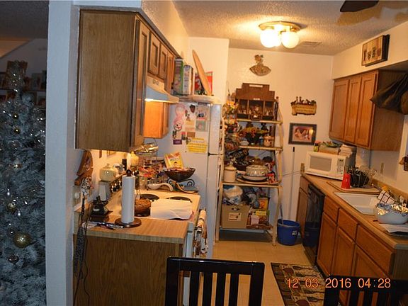 3rd image of 2139 Knoll Crest Dr