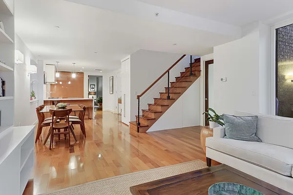 Sold by Compass | media 21