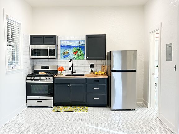 5th image of 420 E Dewey Pl APT 201